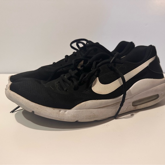 Black Nike Air - Women’s Size 10 - EUC - Picture 2 of 6